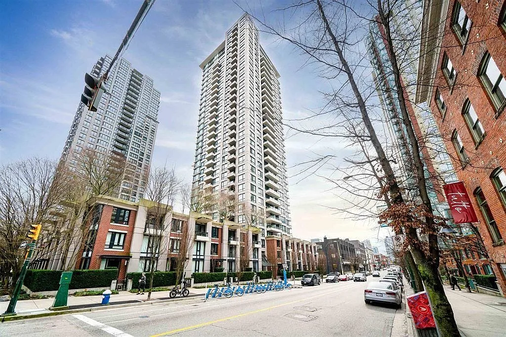 1 bed, 670 sqft, $2,400 — Photo 1