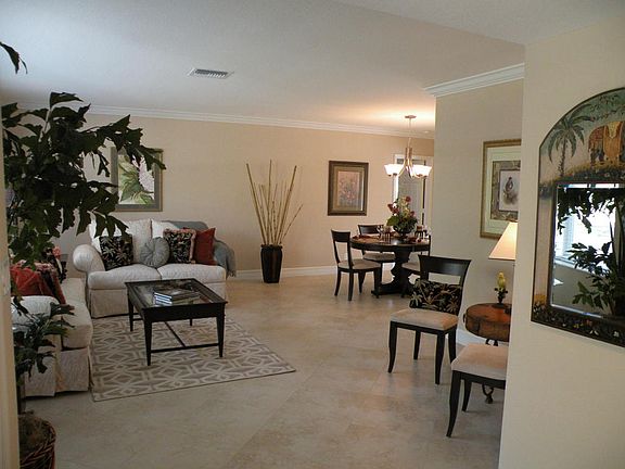 5th image of 261 Country Club Dr