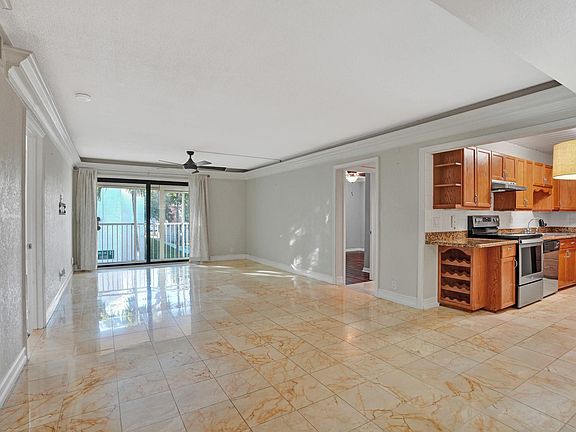 4th image of 1428 SE 4th Avenue #231