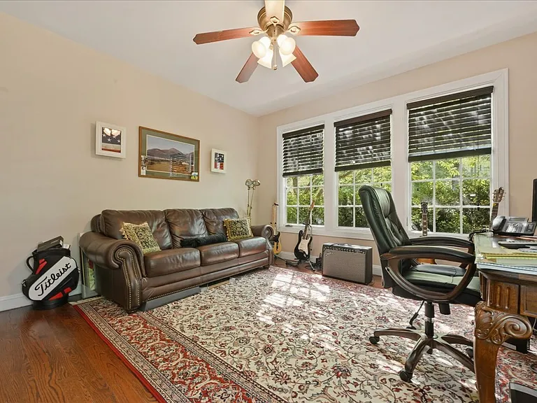 31 Cornwall Ln — Photo 25