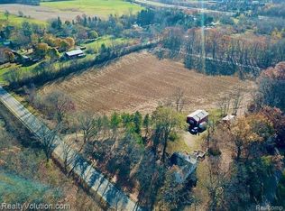 131 Turrill Rd, Lapeer, MI 48446