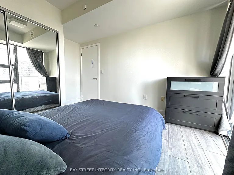 11 Wellesley St W #1111 — Photo 13