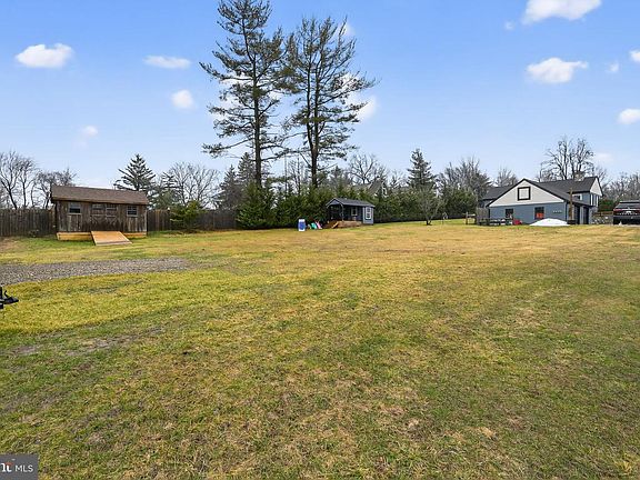 5th image of 221 Morris Rd