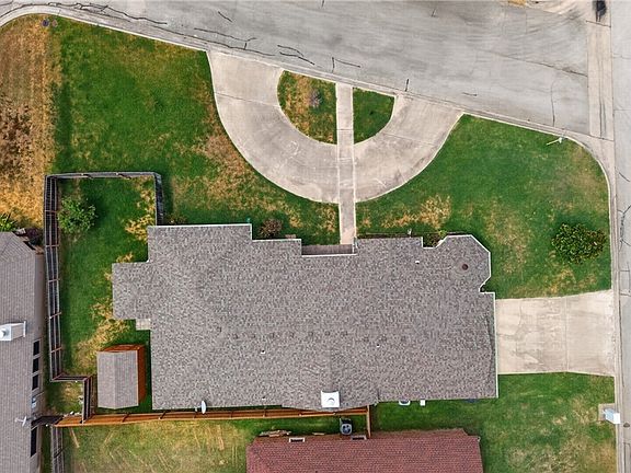 3rd image of 3000 Phoenix Dr