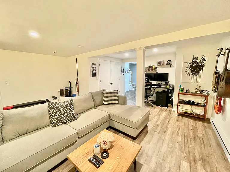 240 Wardwell St #17 — Photo 21