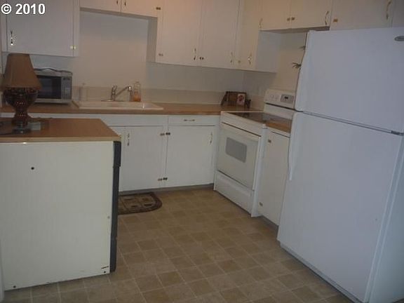 All kitchen appliances included