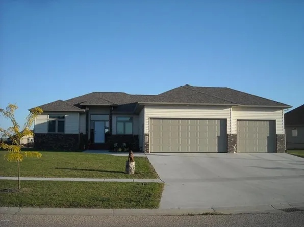 612 Willow Bend Dr, Casselton, ND 58012