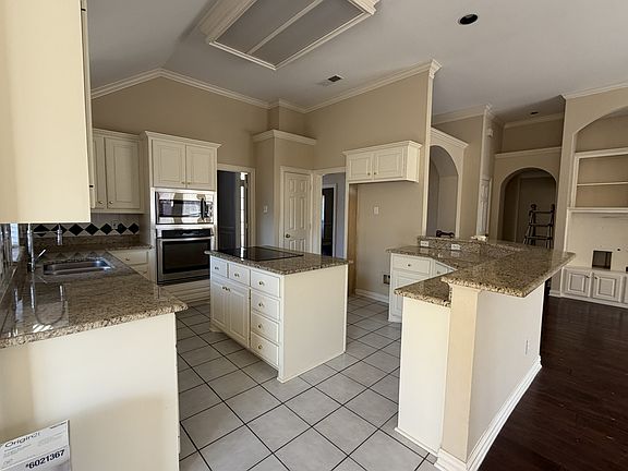 2nd image of 2664 Poinsettia Dr