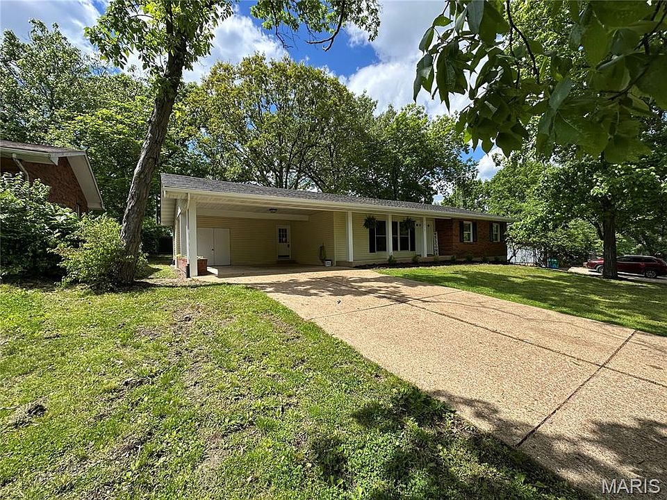 1st image of 215 Circle Dr