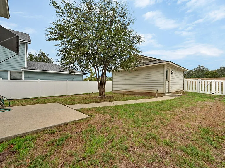 1503 Davis Mountain Loop — Photo 24
