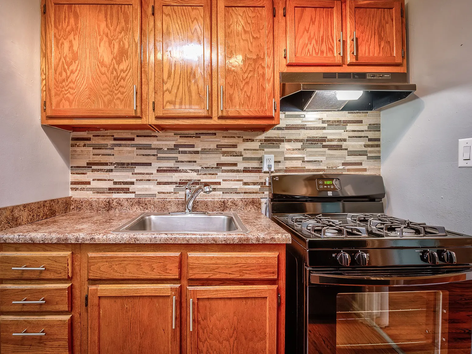 Spacious Updated Apartments, Inquire Today!! — Photo 4