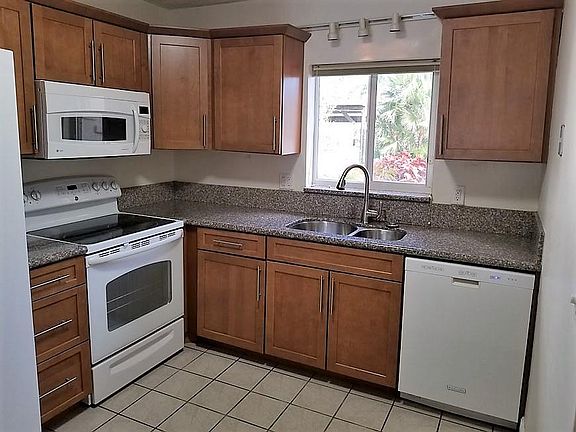 5th image of 1212 NE 14th Ct APT M2