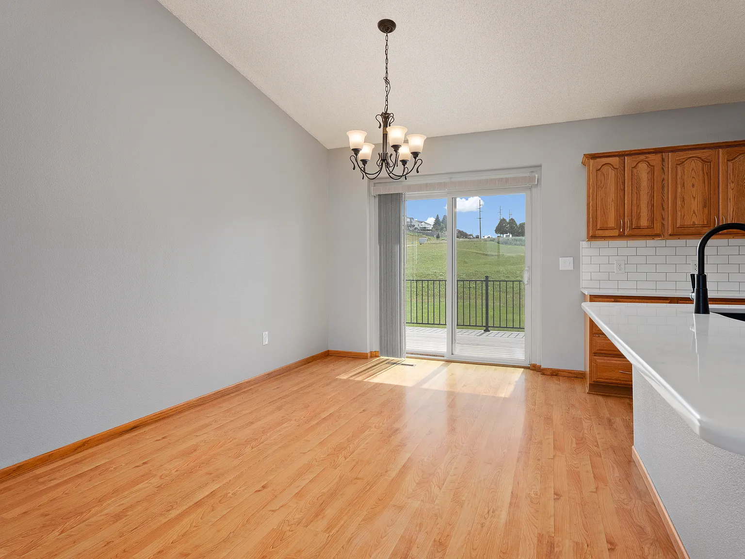 4 bed, 1170 sqft, $2,900 — Photo 3