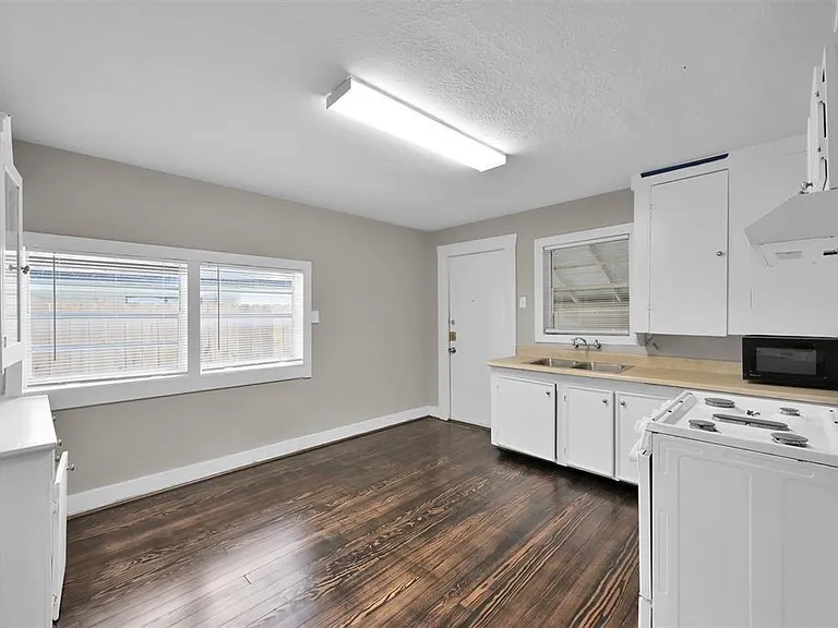 4208 Delhi St — Photo 16