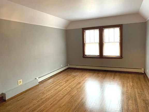 3rd image of 10931 S Artesian Ave #2F