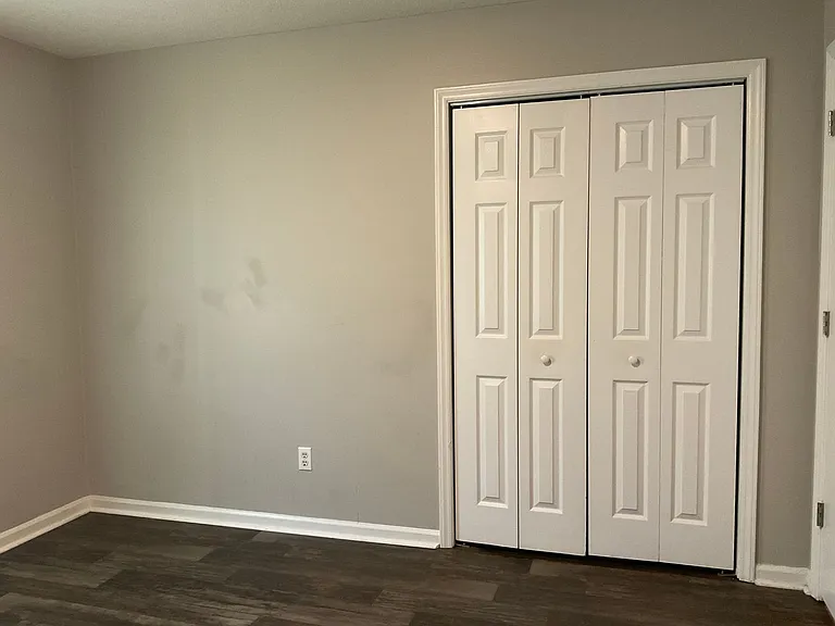 311 Cedar Creek Dr — Photo 4