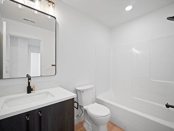 5th image of 1203 SE 22nd Ave
