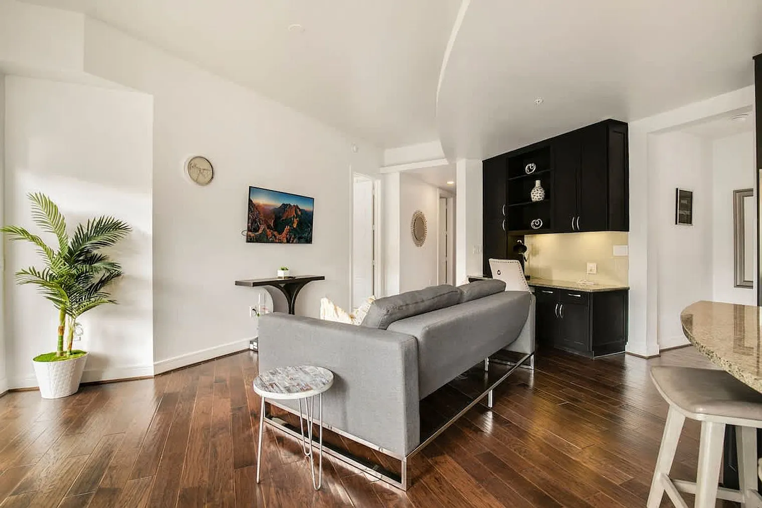 3 bed, 2.0 bath, $8,957 — Photo 4