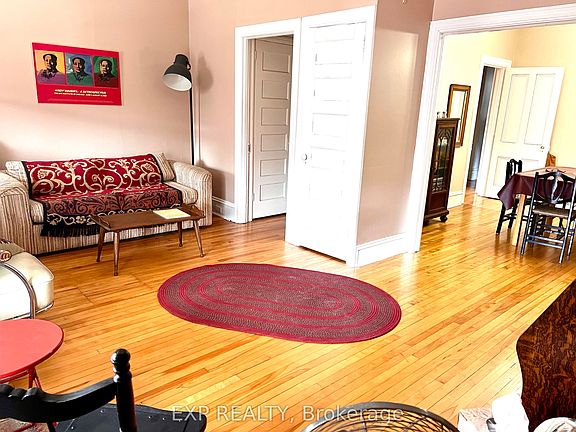 4th image of 107 Spadina Ave