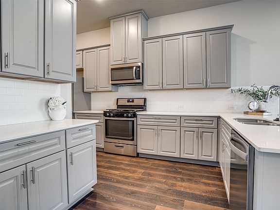 3rd image of 6218 Rilla St