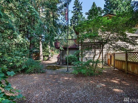 4th image of 807 218th Ave NE