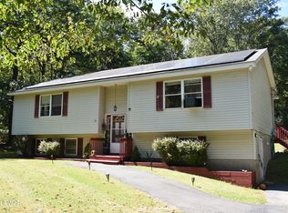 240 Iroquois Trl, Milford, PA 18337