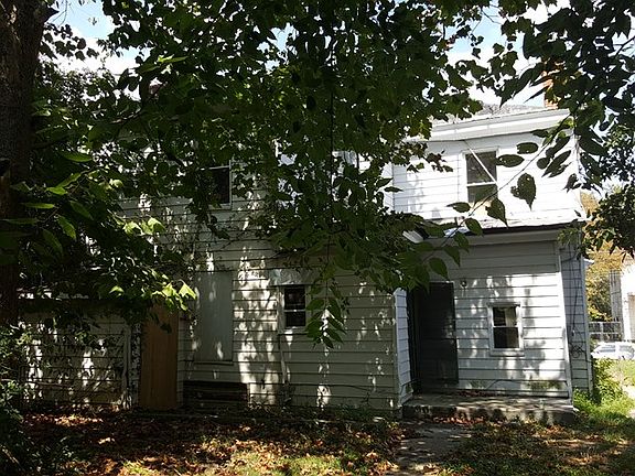 2nd image of 1138 W Washington St
