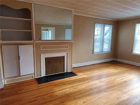 4th image of 151 Fayette Blvd