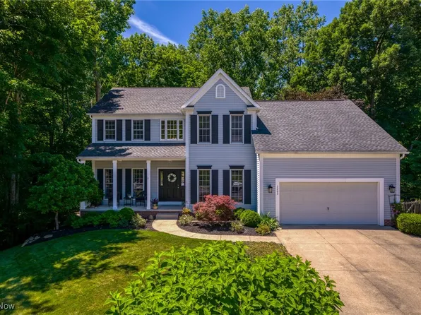 3262 Crown Pointe Dr, Stow, OH 44224