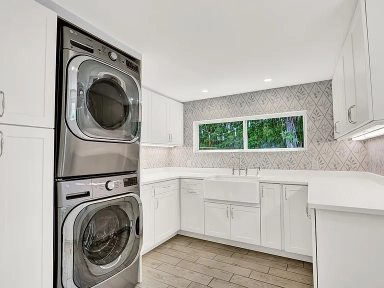 382 SE Edgewood Dr — Photo 10