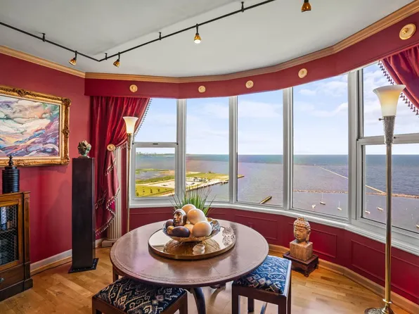 2525 South Shore DRIVE #23D, Milwaukee, WI 53207