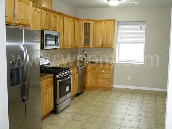 3rd image of 33-37 New York Ave APT 3B