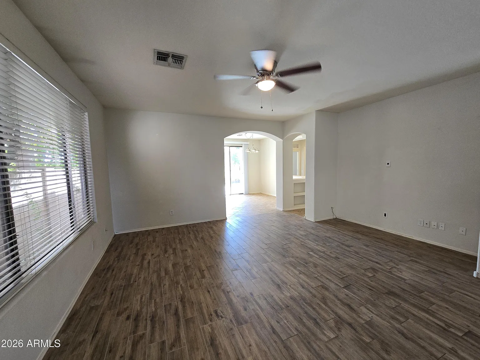 3 bed, 2.0 bath, 1429 sqft, $2,100 — Photo 3