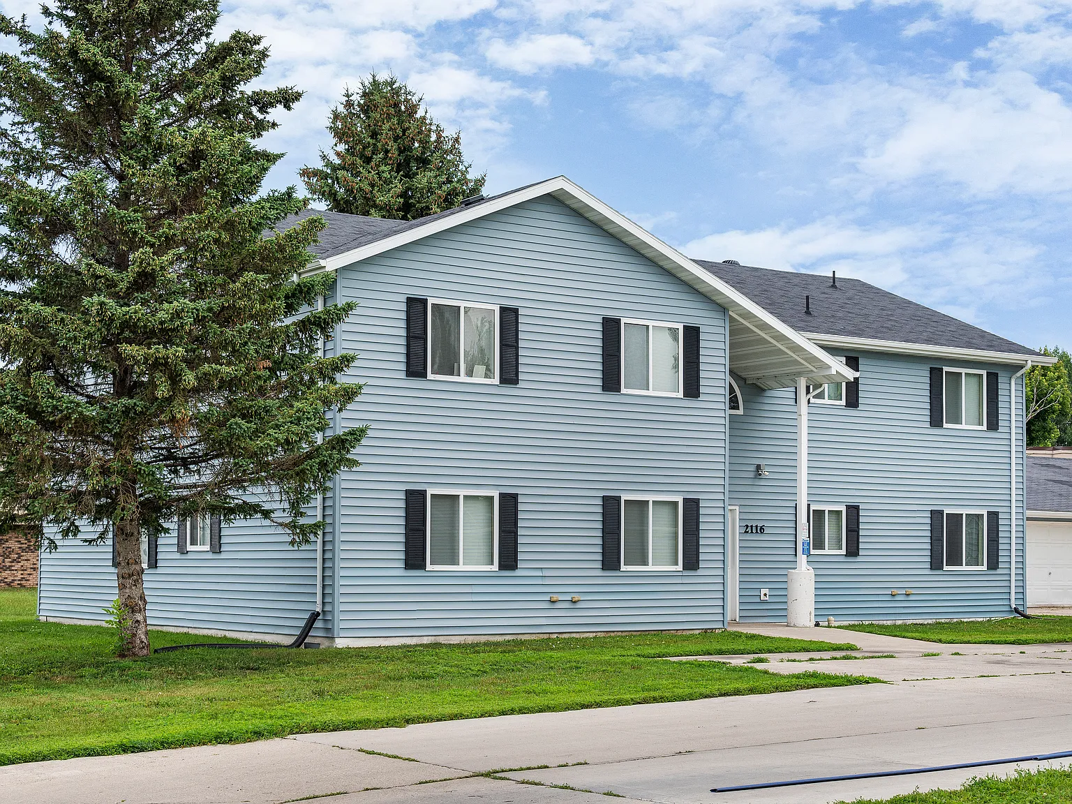 3 bed, 960 sqft, $1,125 — Photo 1