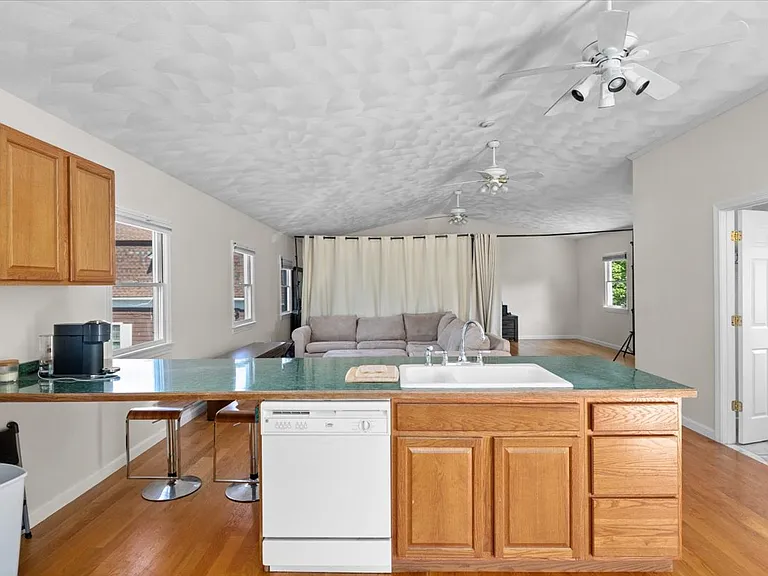 146 Dana Ave #R — Photo 9