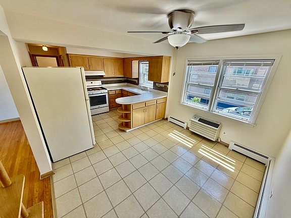 4th image of 6801 W Sunnyside Ave APT 1E