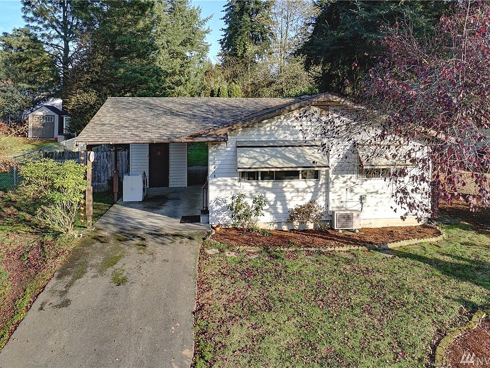 Welcome to this charming rambler, well maintained and move-in ready! 