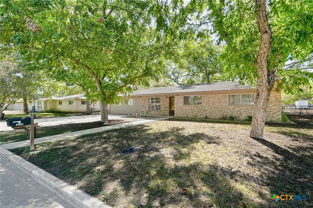 3 bed, 3.0 bath, 1252 sqft, $2,150 — Photo 2