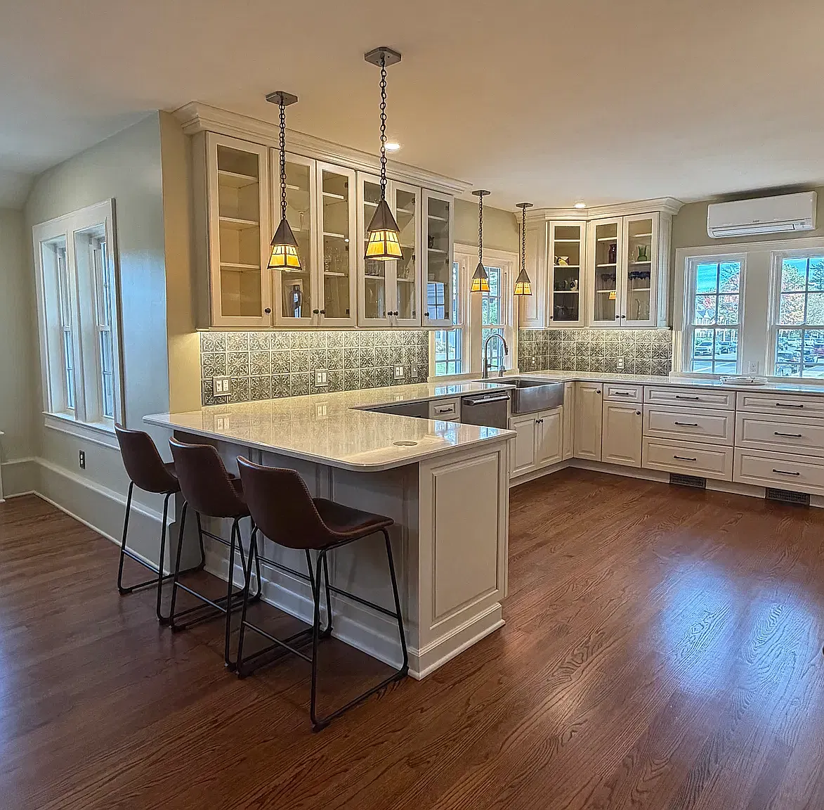 4 bed, 2.5 bath, 3000 sqft, $7,000 — Photo 4