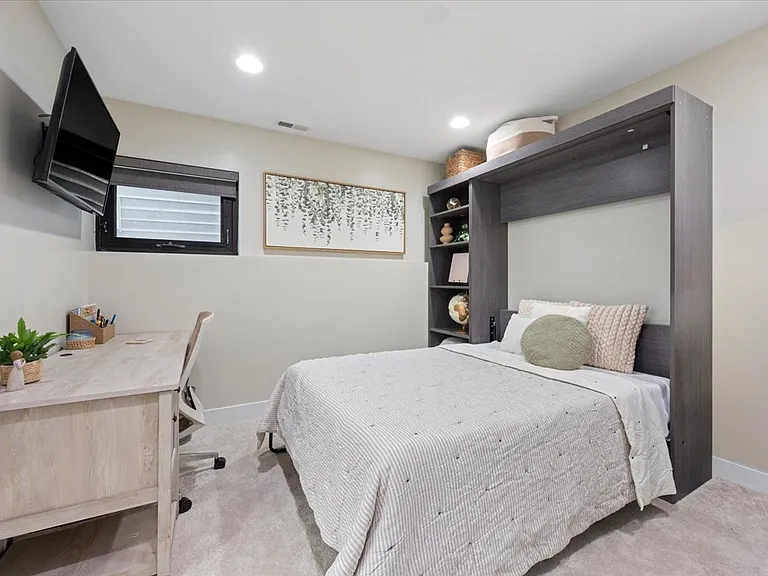 1349 N Leavitt St #1B — Photo 24