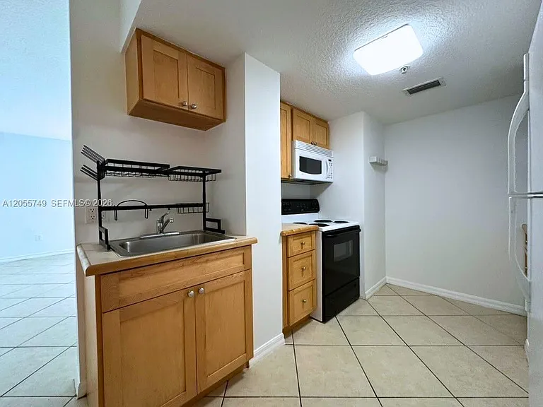 2630 SW 28th St #44 — Photo 4