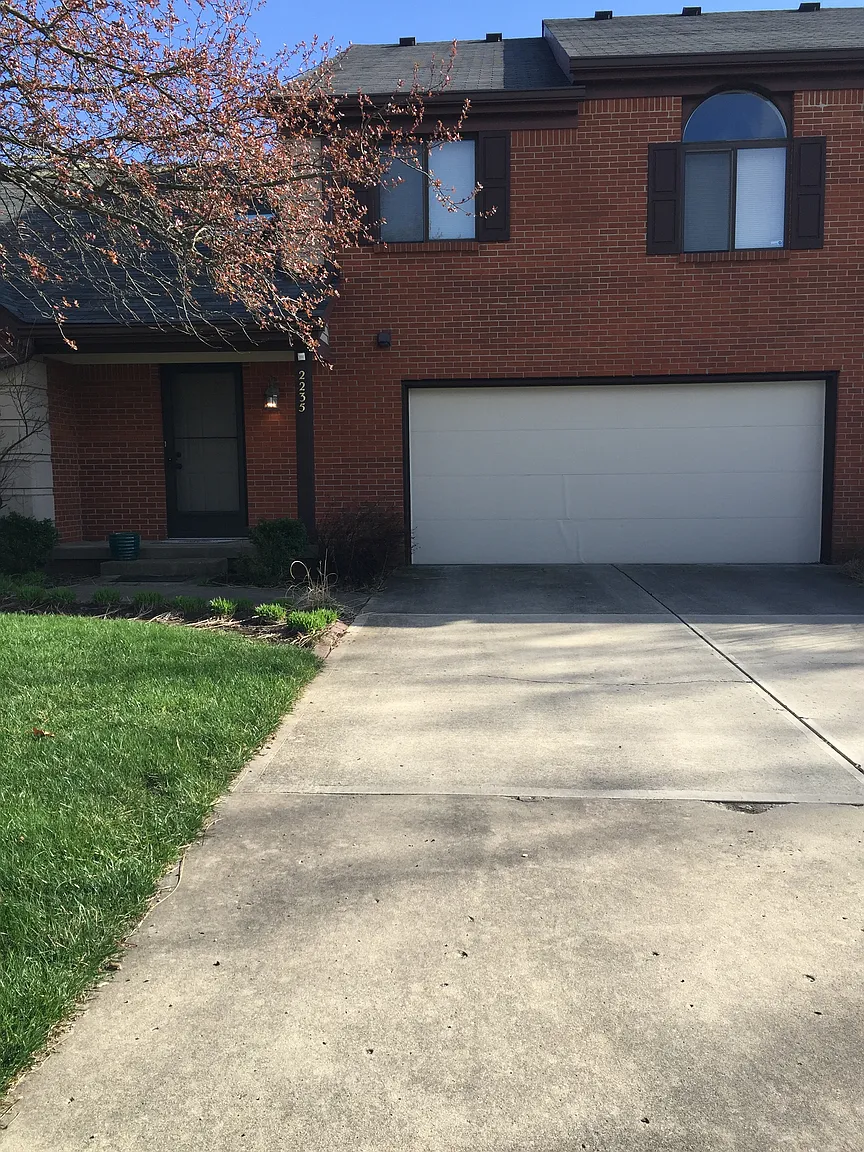 2235 Golden Oaks N photo 1
