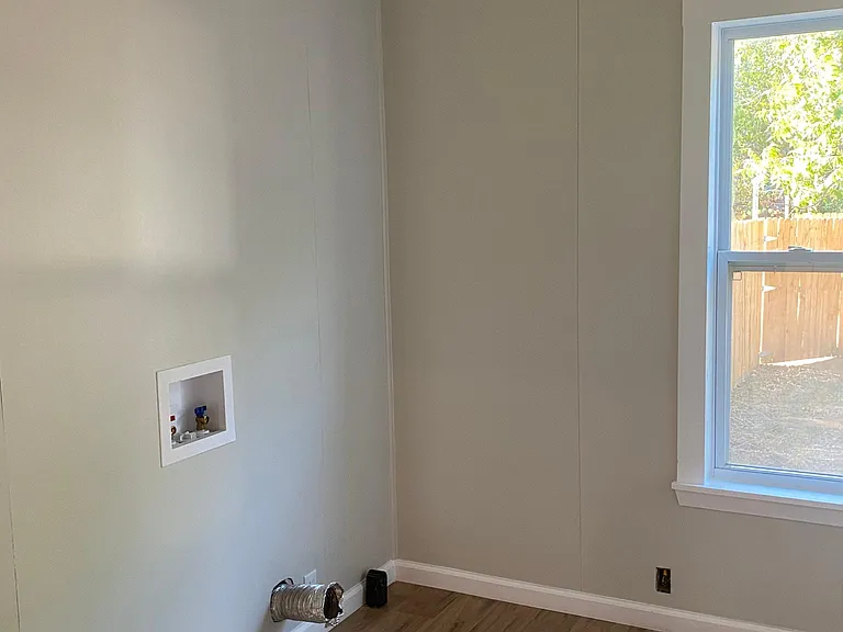 Laundry / pantry room