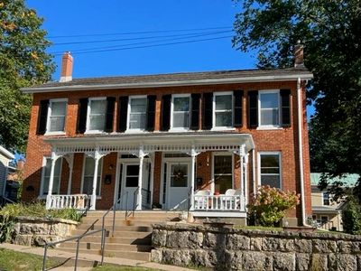208 S High St, Galena, IL, 61036