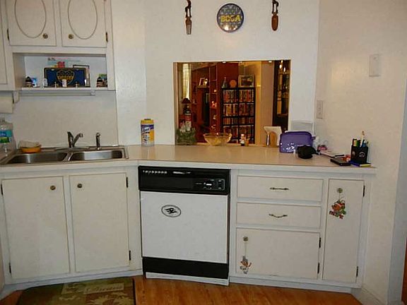 4th image of 1750 NE 191st St APT 106