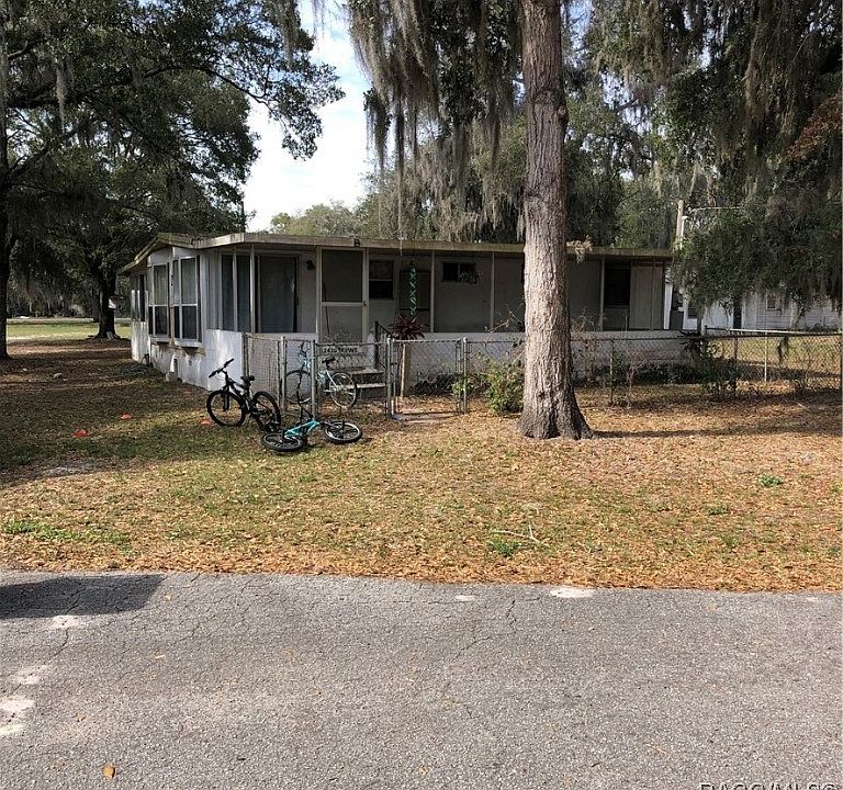 2nd image of 2451 N Bucknell Ter