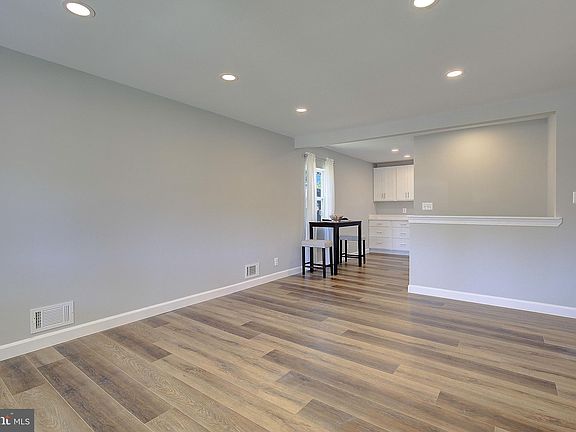 3rd image of 108 Glenlea Dr