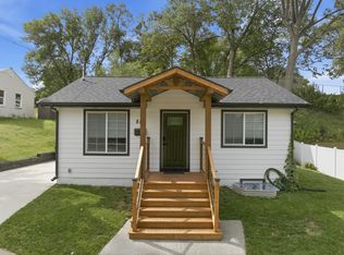 810 Summit Dr, Minot, ND 58701
