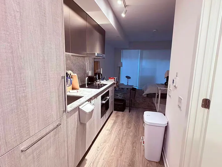 771 Yonge St #609 — Photo 6