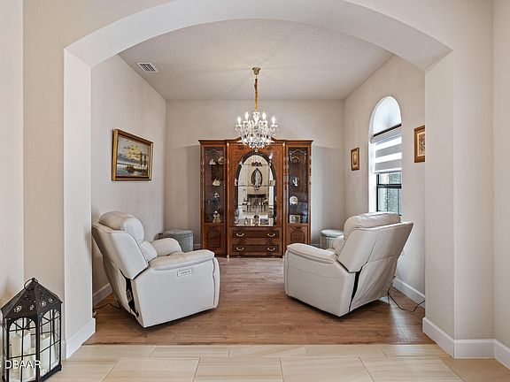 5th image of 624 Southlake Dr